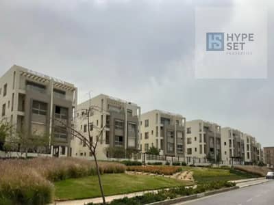 Garden villa 3 bedrooms overlooking te lake with a spacious area at the lowest pricewith the best viewin the compound payment plans up to years