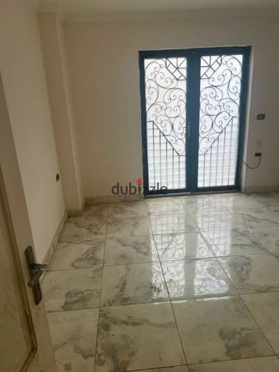 شقة للايجار سكنى او ادارى فى التجمع الاول البنفسج فيلات