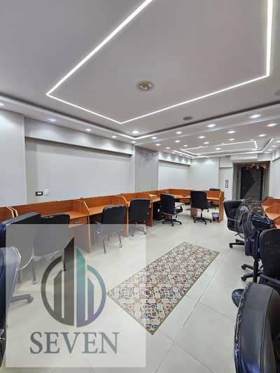 *مكتب اداري للايجار 250م مكيف مرخص مبني كريستال بلازا المرشدي دائري المعادي مباشره دقائق للتجمع الخامس*