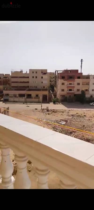 للبيع شقه  بمساحه 150م بجوار الجامعه الروسيه في وسط الخدمات