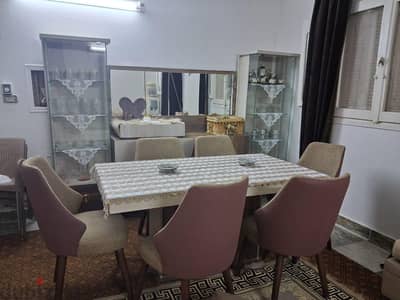غرفة سفرة شبه جديدة