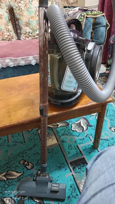 مكنسة كهربائية