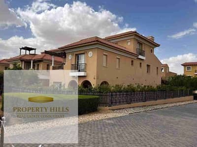 Villa for sale in hydepark Ready to deliver and for viewing   • Unit Type: townhouse • Built-up Area: 212m² • Location: Hyde Park, New Cairo • Status: Ready for viewing  Project Features:  Prime location in the heart of New Cairo  Modern designs with prem