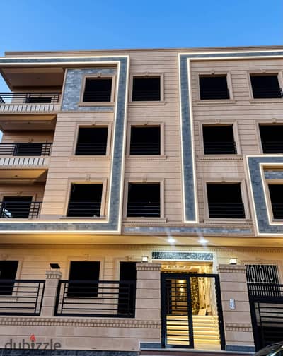Apartment for sale in Al-Shorouk City, Ground floor with garden, 165 meters, Club neighborhood