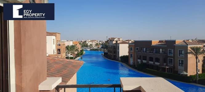 شاليه يطل علي اللاجون للبيع في مراسي الساحل الشمالي متشطب بالكامل بالفرش