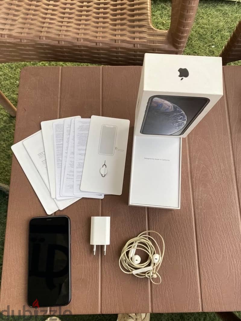 Apple - iPhone XR 4