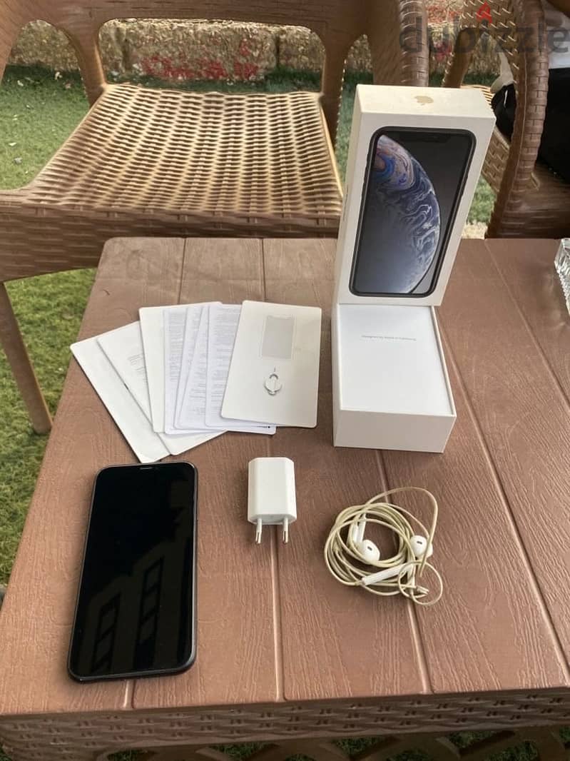 Apple - iPhone XR 5