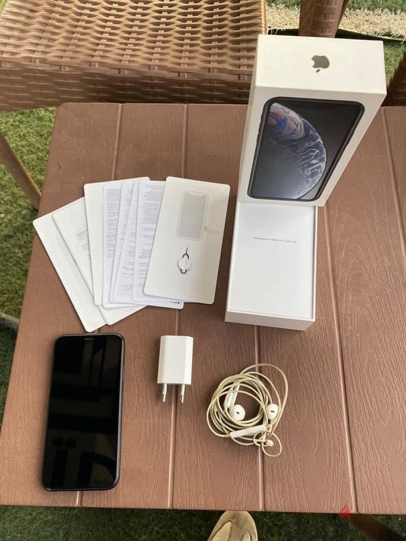 Apple - iPhone XR 6