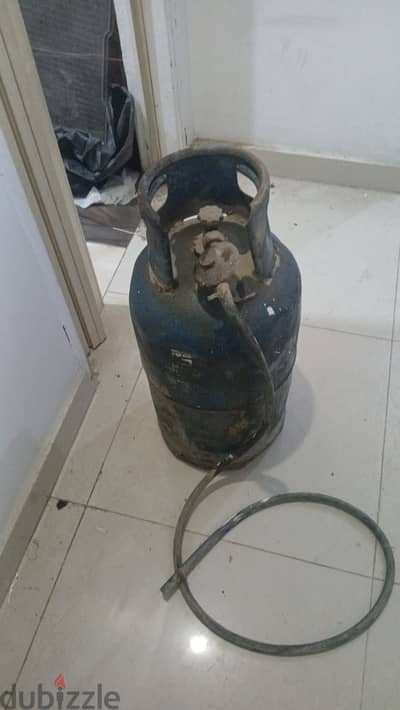 أنبوبة مع منظم مع خرطوم