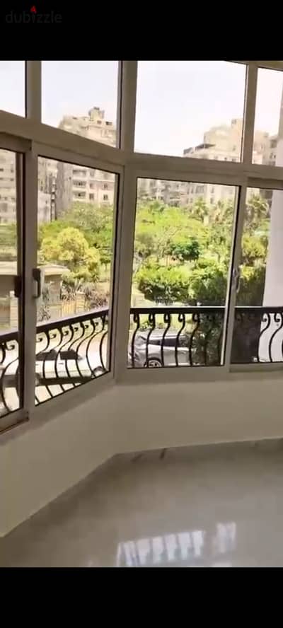 شقة للبيع في مدينة نصر  مسجله شهر عقاري ١٨٠م فاخرة تشطيب حديث اول سكن بورسلين ٣نوم ٣ريسبشن ٢حمام بحرية شرقية ناصية مسجلة شهر عقاري على حديقة بين عباس العقاد ومكرم عبيد المنطقة الثامنة  مباني تسعينات خلف مصر للطيران مطلوب ٥,٧٠٠,٠٠٠ دور اول