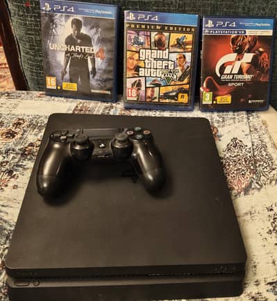PS4 slim حاله كويسه جدا معاه دراع واحد و تلات العاب و