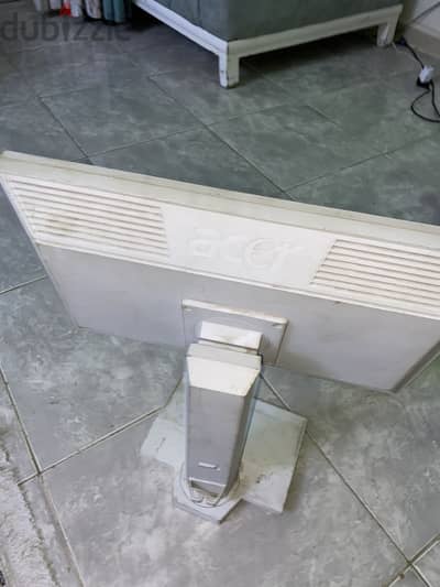 شاشة ايسر Acer ٢٤ بوصة ستاند هيدروليك بحالة ممتازة للعمل والدراسة