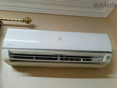 تكييف شارب 2،25 حصان بحالة ممتازة