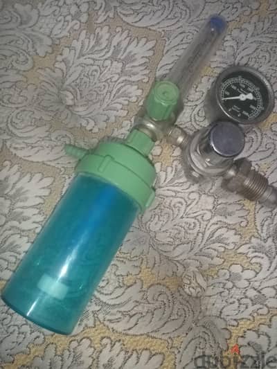 منظم أنبوبة تنفس صناعي