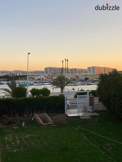 فيلا للإيجار حمام سباحه خاص شاطئ خاص مارينا ٧ اول صف بحيره رمليه