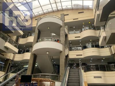 محل تجاري للبيع في Mazar Mall فى شارع الهرم الرئيسي | استلام فوري | فرصة استثمارية مميزة