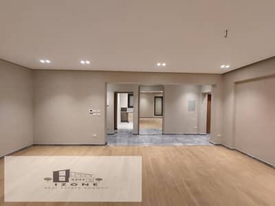 شقة مميزة للايجار فى district 5 تشطيبــــــــــات فندقيـــــــتة بالكامــــــل