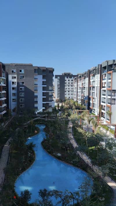 With a down payment of 600 thousand, your apartment is ready for immediate delivery, fully finished with air conditioning, located in the Diplomatic District, 3 rooms, 146 meters, with a deposit of 10% and installments extending up to 10 years.