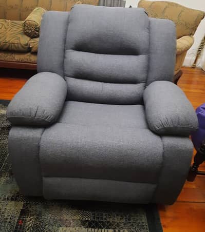 Lazy boy - steady doesn’t open dark gray color