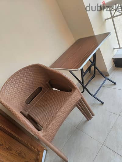 ترابيزة و 4 كراسي