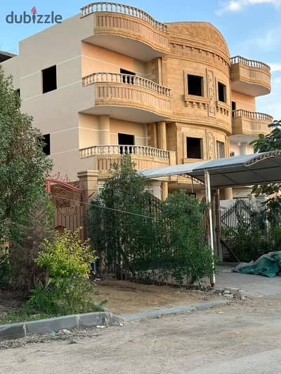 روف مميز بالفيلات مساحه 310 متر فيو جاردن من المالك مباشر