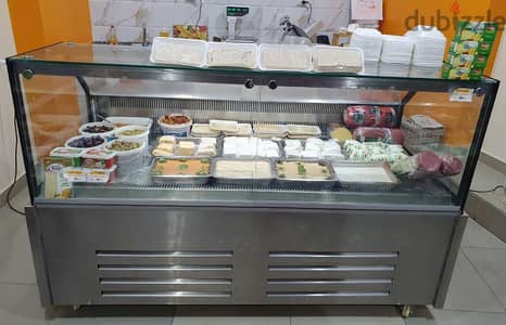 ثلاجة عرض اجبان ٢ متر  بحالة الزيرو