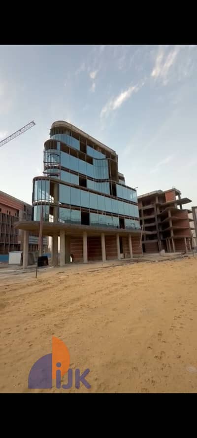 Commercial shop for sale in the New Administrative Capital. A very prime location directly on the Green Oasis. A very strong location for investment i