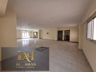 دور ثانى هندسى 180 متر للايجار بالمنطقه التجمع الخامس.