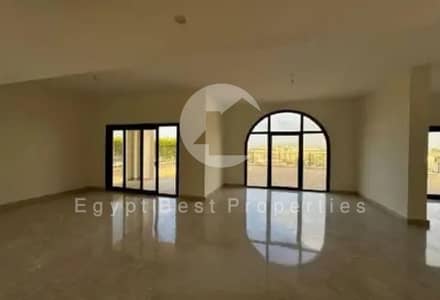 فيلا مستقلة 710م تطل على الجولف مباشرة 6 غرف +ناني للبيع في اب تاون كايرو المقطم UPtown Cairo Standalone Villa