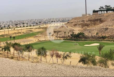 فيلا مستقلة 720م تطل على الجولف مباشرة متشطبة الترا سوبر لوكس للبيع في اب تاون كايرو