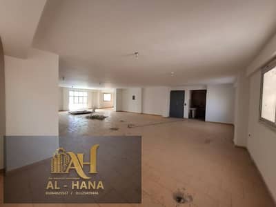 دور ثالث هندسى 180 متر للايجار بالمنطقه التجمع الخامس.