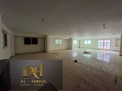 دور اول هندسى 180 متر للايجار بالمنطقه الصناعيه  التجمع الخامس.
