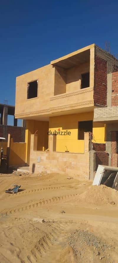 209 square meter house in the sixth neighborhood next to the LRT electricity train