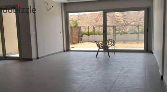 توينهاوس للايجار في كومبوند بالم باركس  ( بالم هيلز ) 285 م - اول سكن