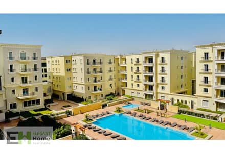 Furnished apartment pool view in Boulevard