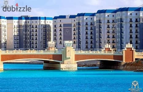 شاليه بحري الطريق جاهز للمعاينة بأطلاله مباشرة علي البحر وابراج العلمين