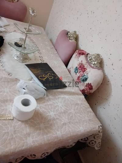 ترابيزة سفرة بالكراسي بالزجاج