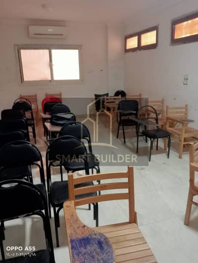 شقه للايجار داخل كمبوند النخيل دور ارضي منخفض بيزمنت  مساحه 150متر متشطبه سوبر لوكس 3 غرف وحمام ومطبخ فقط بدون ريسبشن موقع مميز بجوار المدرسه والبوابه