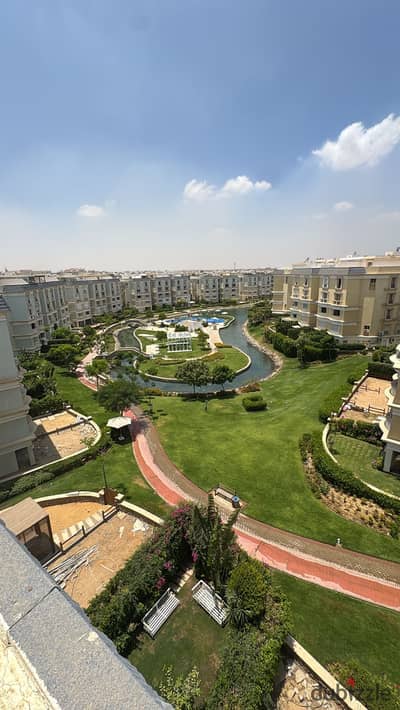 A distinctive penthouse for sale in Mountain View Hyde Park Compound – directly overlooking the Crystal Lagoon