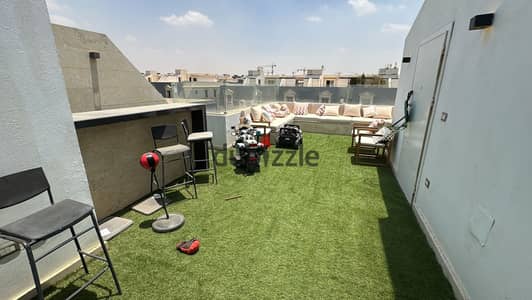 شقة بنتهاوس مميزة للبيع في مجمع ماونتن فيو هايد بارك - تطل مباشرة على بحيرة كريستال لاجون