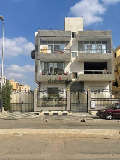 للبيع – شقة مميزة بالحي الخامس | الشيخ زايد   موقع مميز جداً على ناصية   المساحة: 162 متر