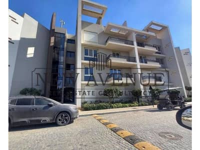 Townhouse corner in Pyramids Hills 4 bedrooms + living and nanny's room ready to move with pyramids view