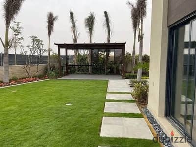 Luxurious villa with a garden and a distinctive view of the lakes and green spaces, with a 5% down payment and installments over 12 years