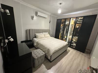 Bedroom (master)