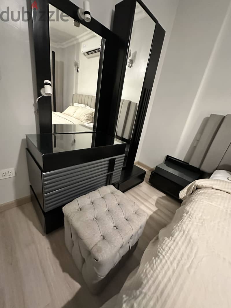 Bedroom (master) 1