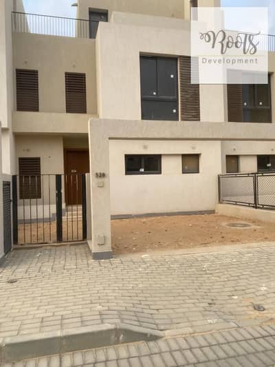 للبيع تاون هاوس استلام فوري بموقع مميز فى سوديك ايست التجمع الخامس  For Sale Town House,Ready to move in Sodic East,5th Settlement
