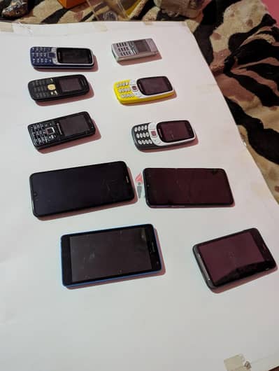 عشرة هواتف قطع غيار