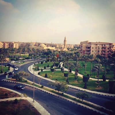 Opportunity for the residents of Al Rehab City to rent an apartment with an area of 155 square meters, first occupancy, high-end finishing, there is a new elevator, natural gas available, and the apartment in Al Rehab is close to the club, mosque, and mall.