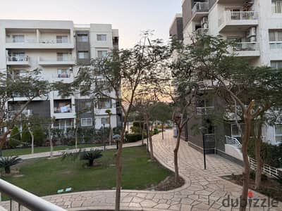Apartment 165m² for sale in Madinaty B10 at a special price with a garden view