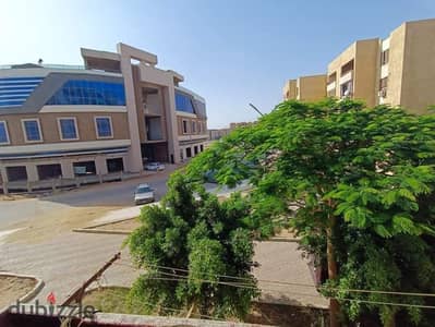 شقه للبيع في المتميز بالقرب من السنترال ومول الحمد سوبر لوكس
